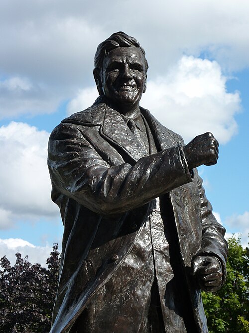 The statue of Don Revie outside Elland Road