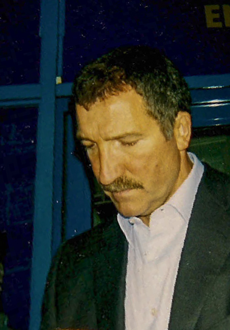 Graeme Souness signing autographs