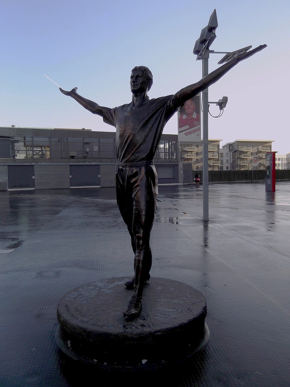 The statue of Tony Adams outside Arsenal's stadium
