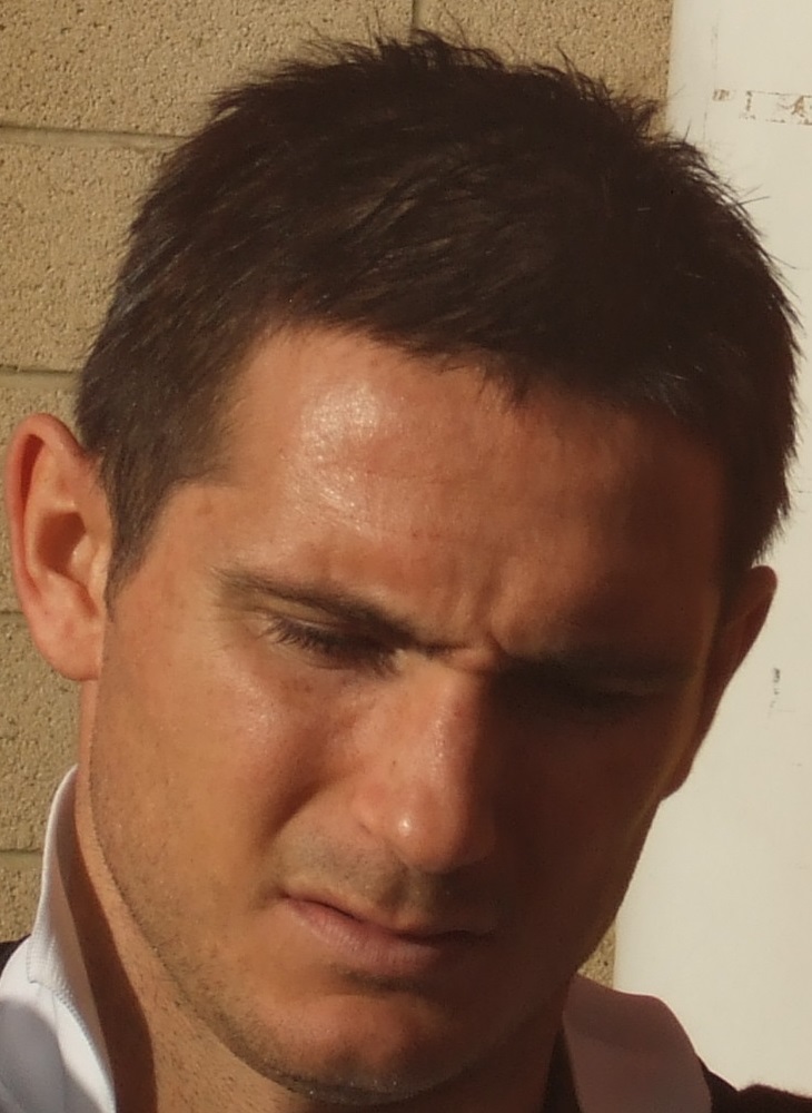 Frank Lampard playing for Chelsea